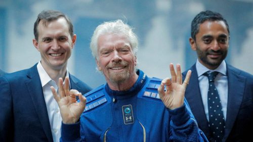 Richard Branson se convierte en el primer hombre en ir al espacio en nave privada